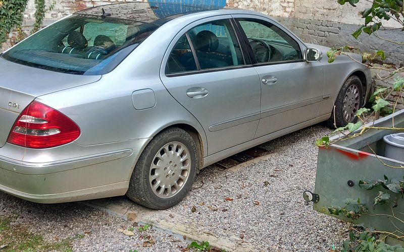 Photo d'un véhicule décrit par son propriétaire avant estimation